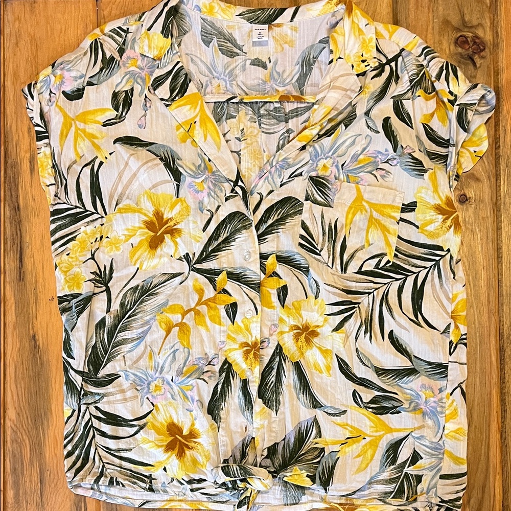 Old Navy Yellow Floral Button-Front Women’s Shirt